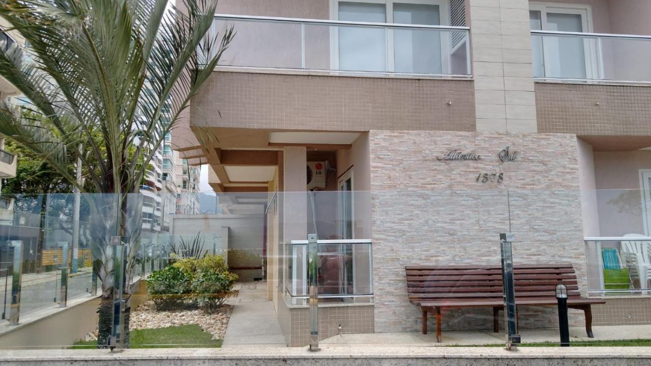 Apartamento De Cobertura Frente Para O Mar Itapema Exteriör bild